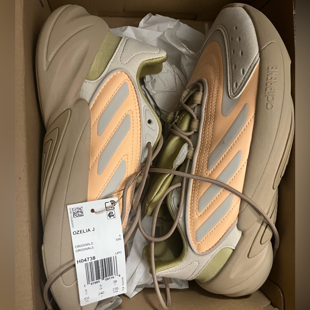 Adidas OZELIA J